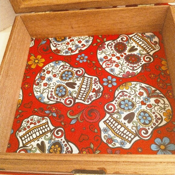 Suenos de Saundra Upcycled Collection, Black , AGANORSA Cigar Box, Purse - Picture 13 of 14